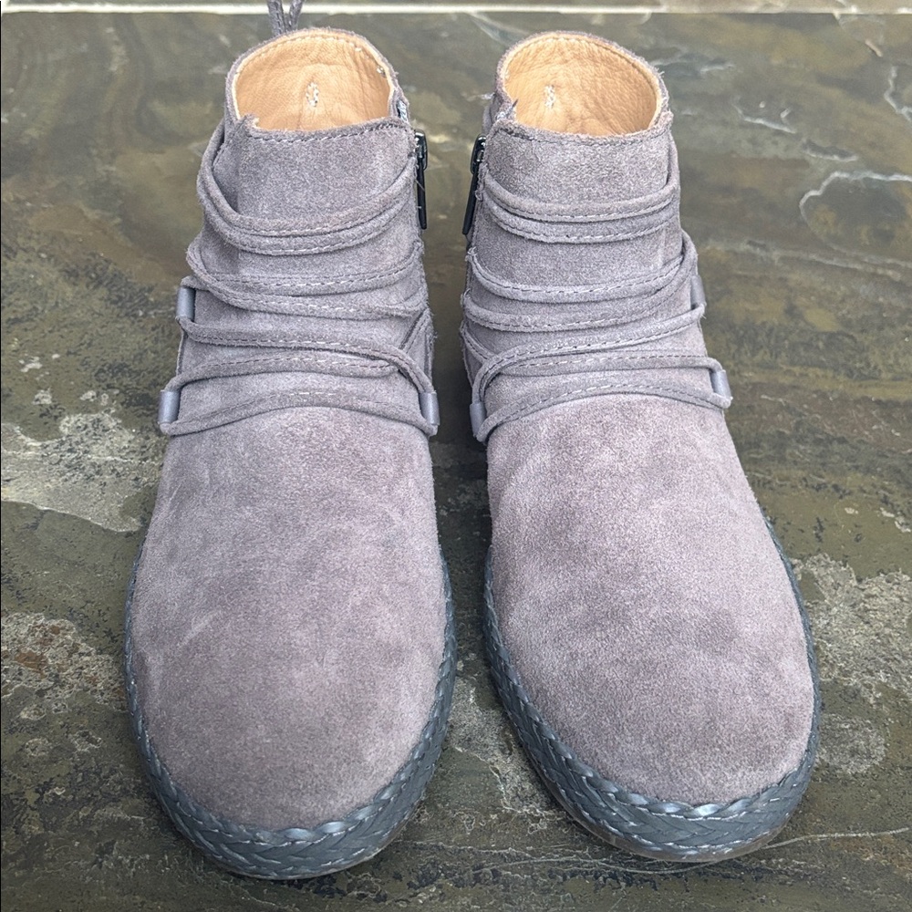 UGG Rianne Bootie - Picture 3 of 12